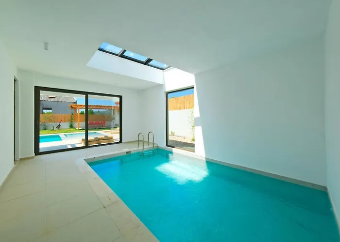 Villa Neo With 2 Private Pools, Bbq, Jacuzzi And Sauna