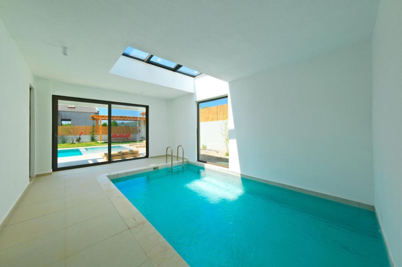 Villa Neo With 2 Private Pools, Bbq, Jacuzzi And Sauna