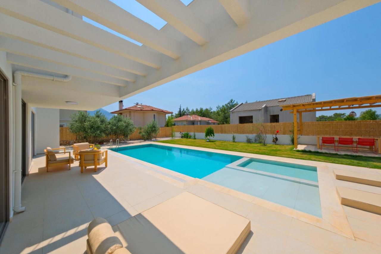 Neo With 2 Private Pools, Bbq, Jacuzzi And Sauna Villa