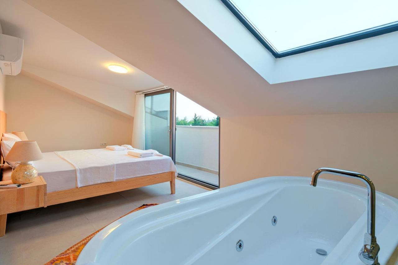 Neo With 2 Private Pools, Bbq, Jacuzzi And Sauna Fethiye